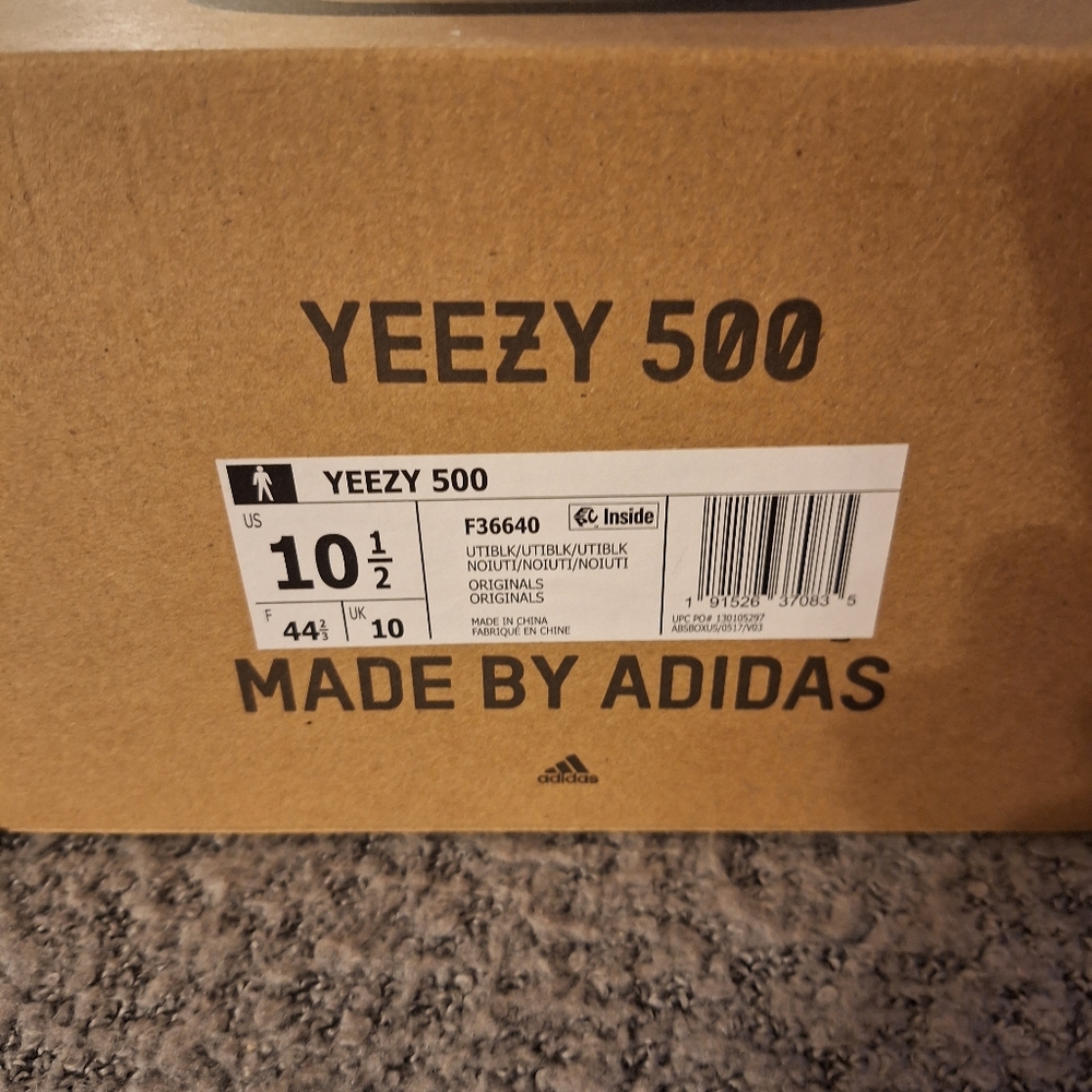 Yeezy 500 size 10.5 utility blk - Picture 3 of 3